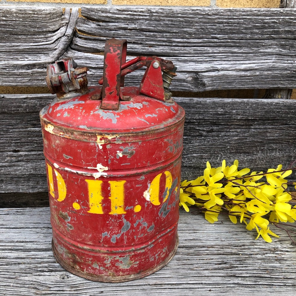 Old Gas Can vintage Farmhouse decor prop Vtg Fall porch display chipped chippy🍁
